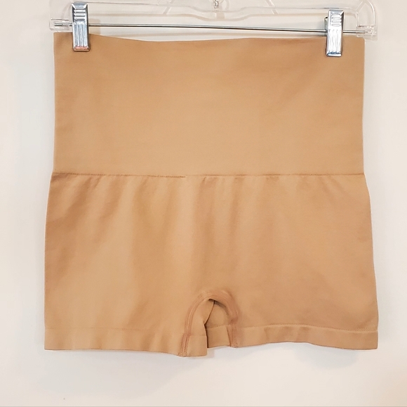 NWOT UnderWhere Shorts - Picture 5 of 6